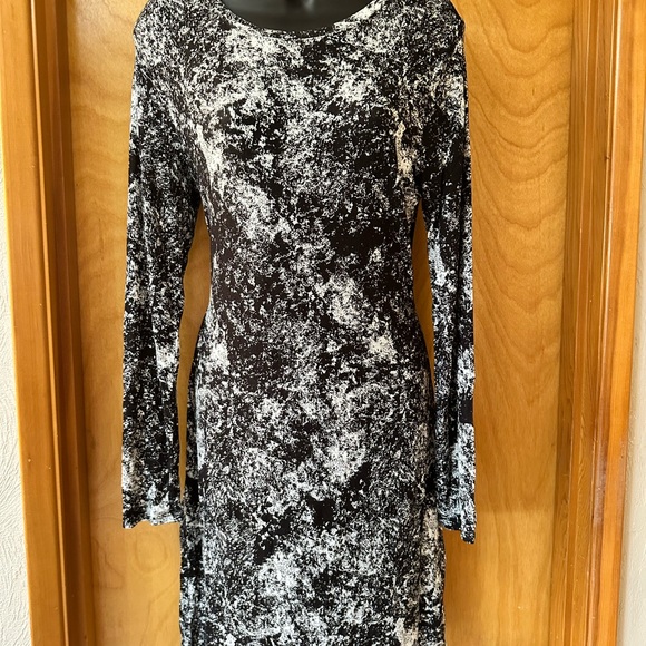 Bar III Dresses & Skirts - Bar III Monochrome Long Sleeve Dress